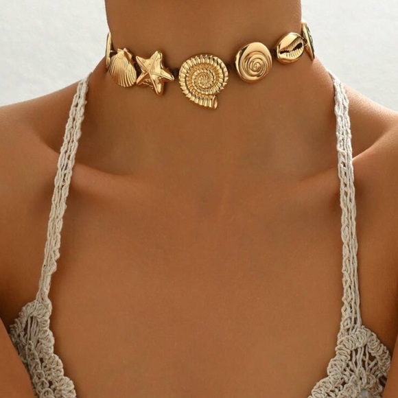 Gold Seashell choker Necklace - Picture 5 of 7
